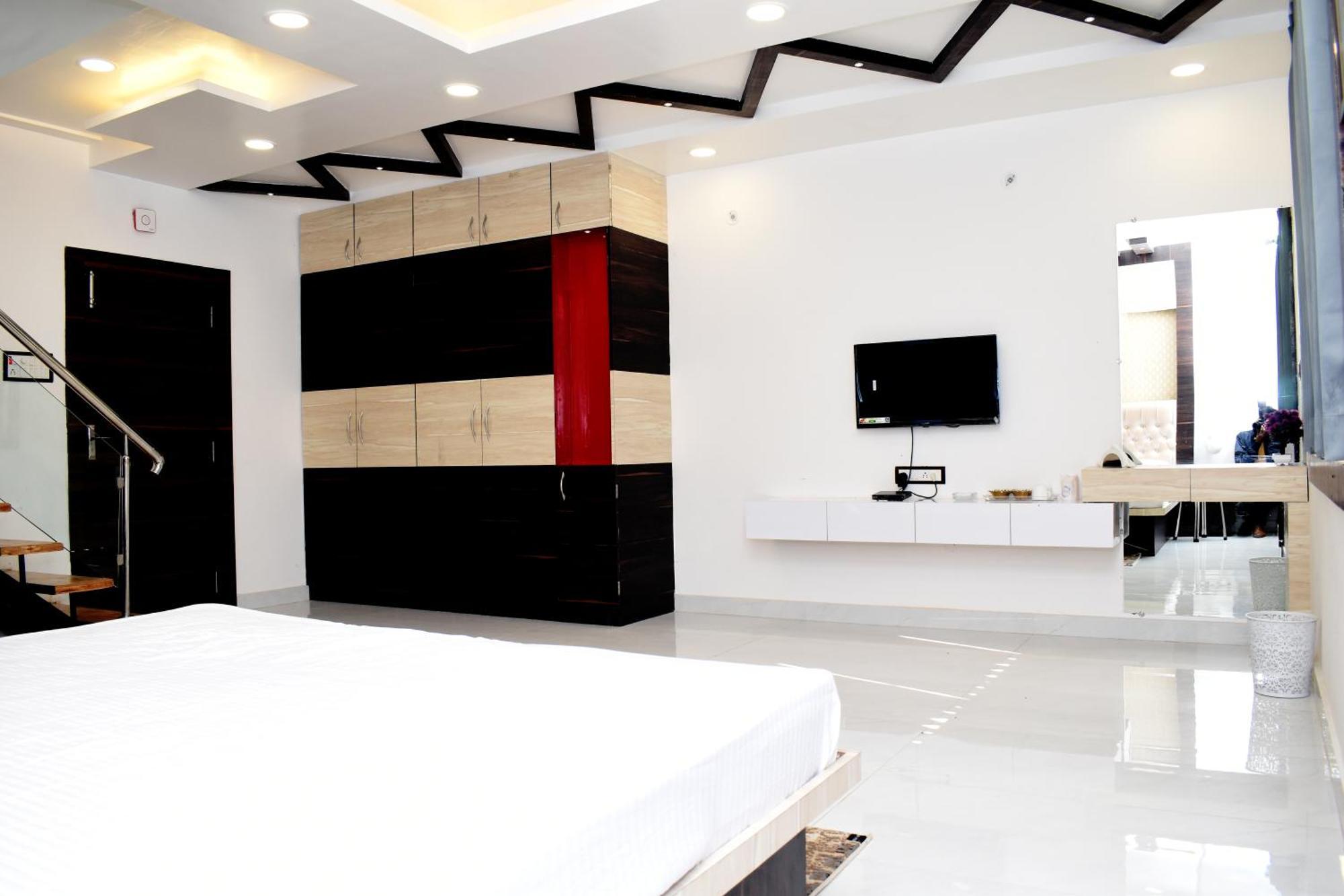 Vatika Banquet And Lawn Hotel Gaya Exterior photo